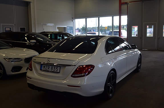 Mercedes-Benz E300 5 of 29