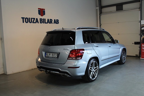 Mercedes-Benz GLK220 2 of 23