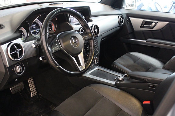 Mercedes-Benz GLK220 11 of 23