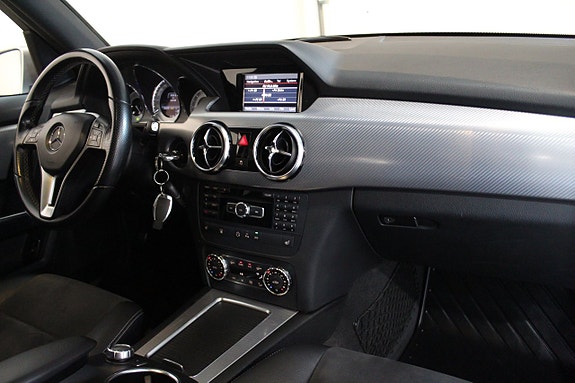 Mercedes-Benz GLK220 10 of 23