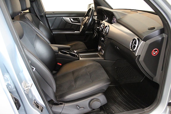 Mercedes-Benz GLK220 8 of 23