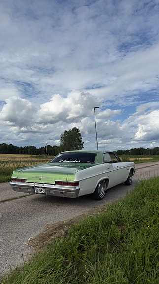 Chevrolet Impala 3 of 8