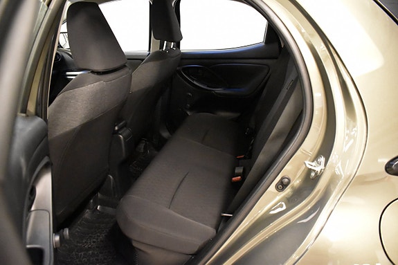 Toyota Yaris 9 of 18