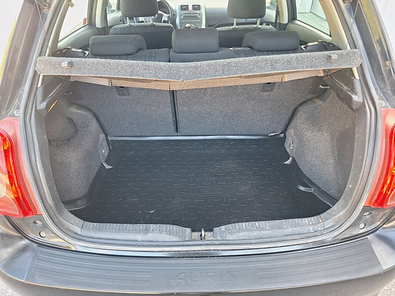Toyota Auris 10 of 13