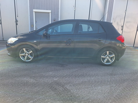 Toyota Auris 5 of 13