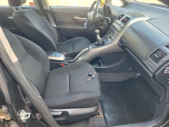 Toyota Auris 12 of 13