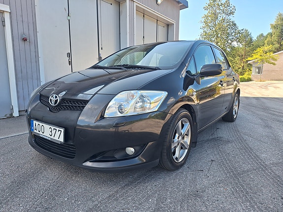 Toyota Auris 2 of 13