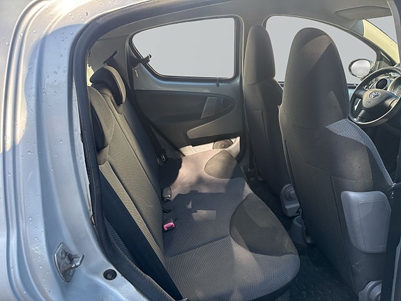Toyota Aygo 7 of 17