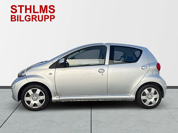 Toyota Aygo 2 of 17