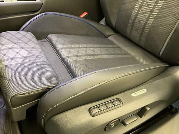 Volkswagen Passat 17 of 19