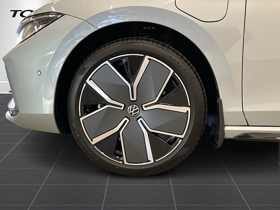 Volkswagen Passat 9 of 19