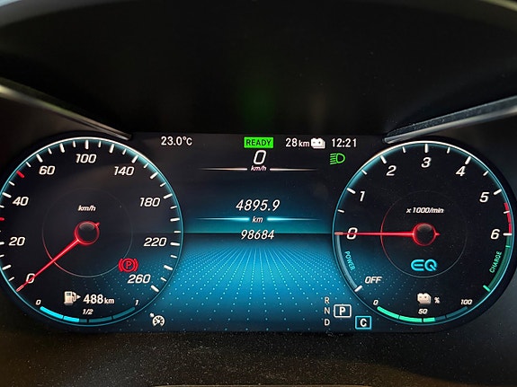 Mercedes-Benz GLC300 de 8 of 13