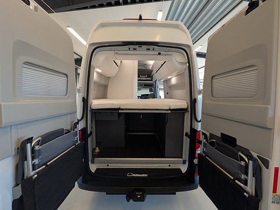 Volkswagen Grand California 600 177hk / Automat / 4-sängplatser / Solcell / El-patron 17 of 27