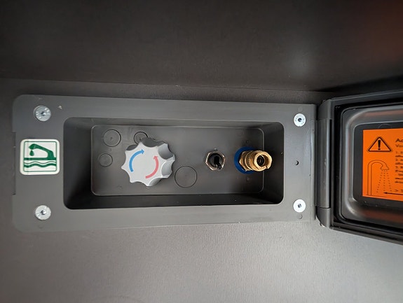 Volkswagen Grand California 600 177hk / Automat / 4-sängplatser / Solcell / El-patron 19 of 27