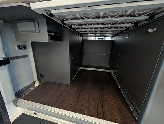 Volkswagen Grand California 600 177hk / Automat / 4-sängplatser / Solcell / El-patron 16 of 27
