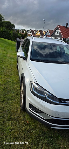 Volkswagen Golf Alltrack 2 of 8
