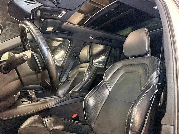 Volvo XC90 16 of 30