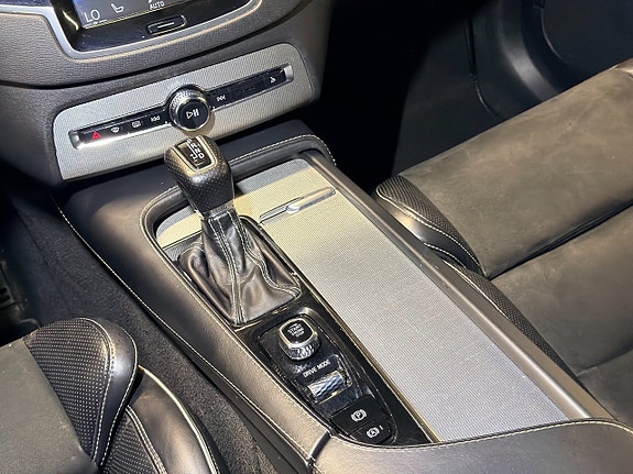 Volvo XC90 28 of 30