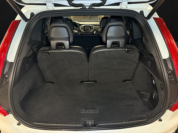 Volvo XC90 10 of 30