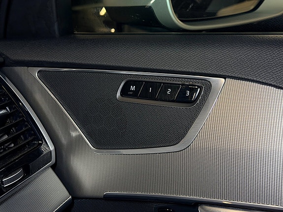 Volvo XC90 18 of 30