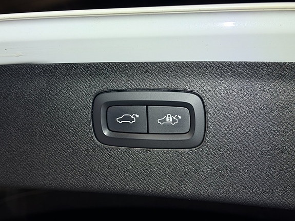 Volvo XC90 11 of 30
