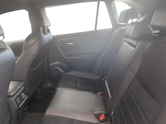 Toyota RAV4 7 of 12