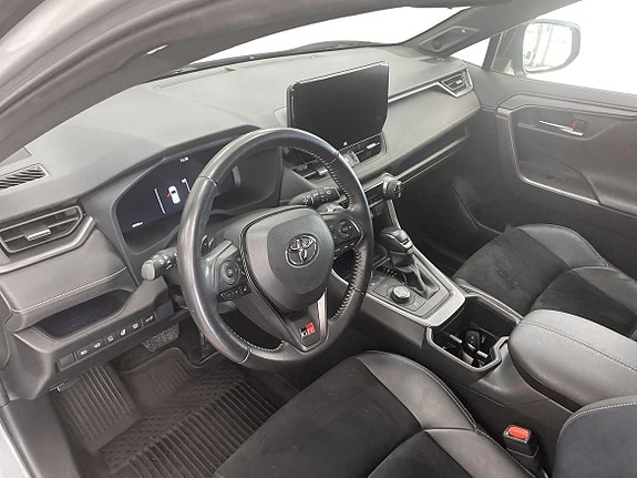 Toyota RAV4 6 of 12
