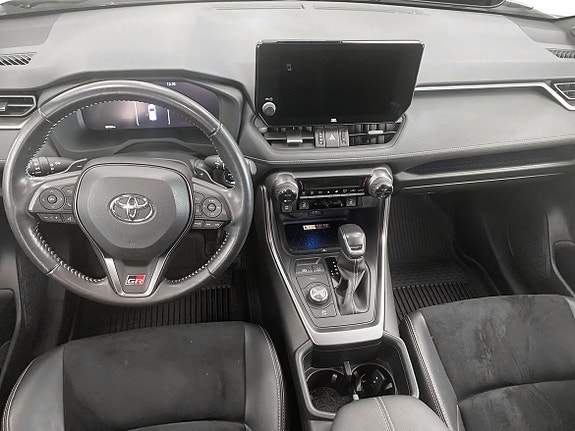 Toyota RAV4 8 of 12