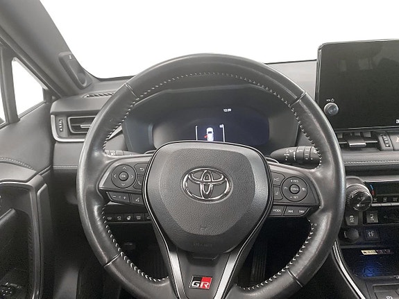 Toyota RAV4 9 of 12