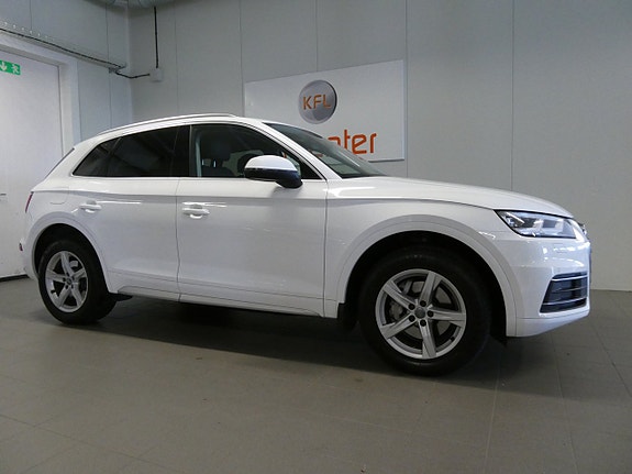 Audi Q5 2 of 19