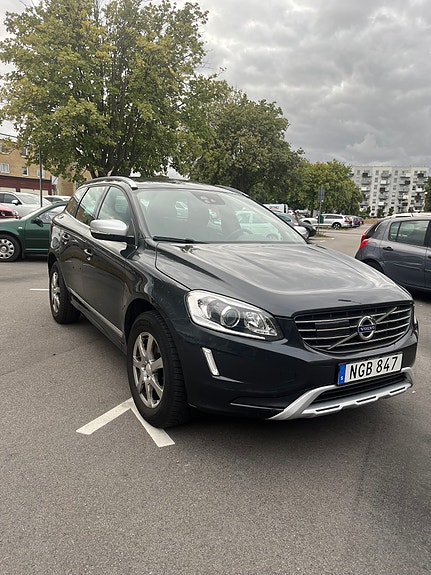 Volvo XC60 2 of 7