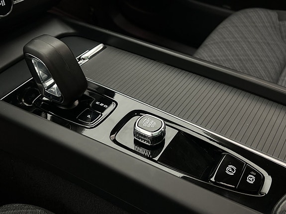 Volvo XC60 25 of 30