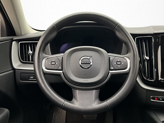 Volvo XC60 13 of 30