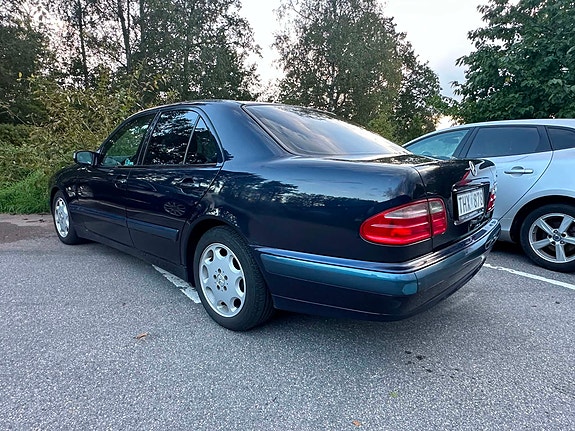 Mercedes-Benz E200 2 of 10