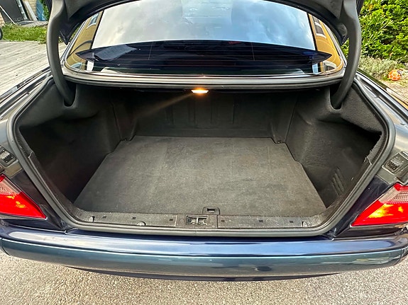 Mercedes-Benz E200 10 of 10