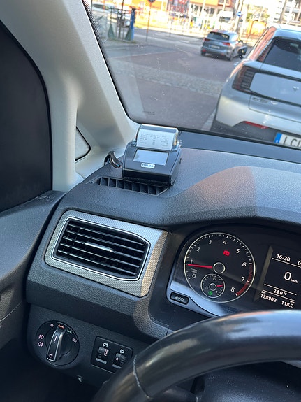 Volkswagen Caddy Maxi 9 of 9
