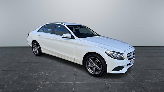 Mercedes-Benz C220 d 2 of 10