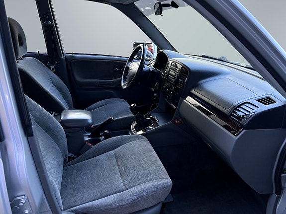 Suzuki Grand Vitara 5 of 9