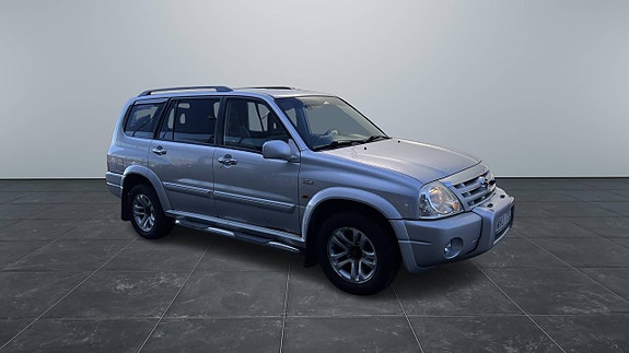 Suzuki Grand Vitara 2 of 9