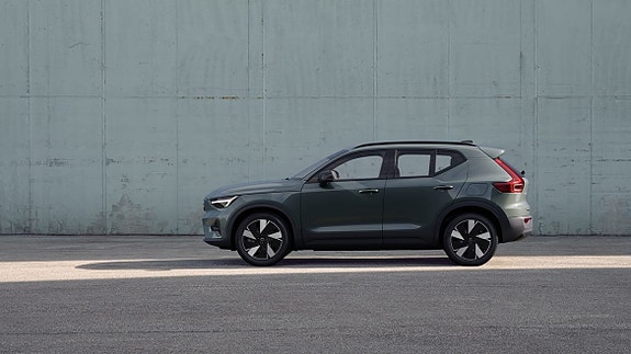 Volvo EX40 11 of 26
