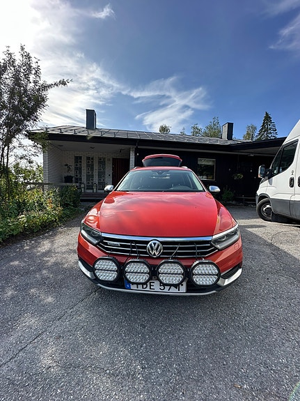 Volkswagen Passat Alltrack 3 of 17