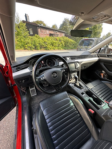 Volkswagen Passat Alltrack 8 of 17