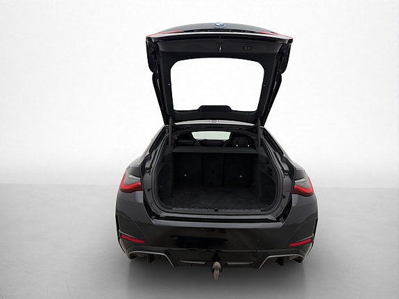 BMW i4 10 of 30