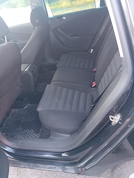 Volkswagen Passat 2 of 6