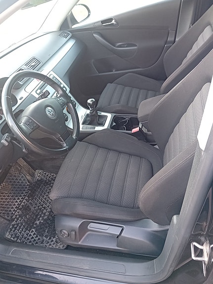 Volkswagen Passat 3 of 6
