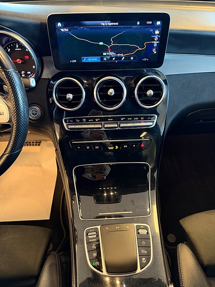 Mercedes-Benz GLC220 d 30 of 30