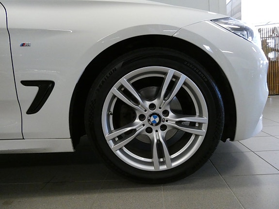 BMW 320d 4 of 23