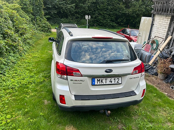 Subaru Outback 3 of 8
