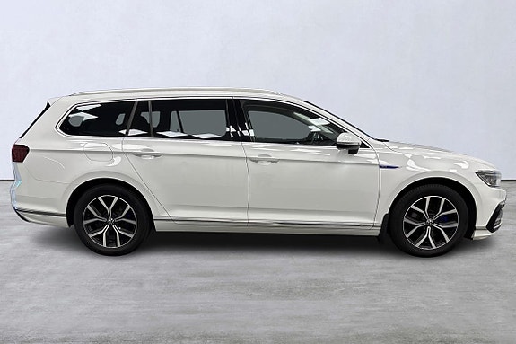 Volkswagen Passat 3 of 28