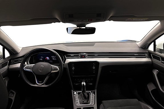Volkswagen Passat 9 of 28